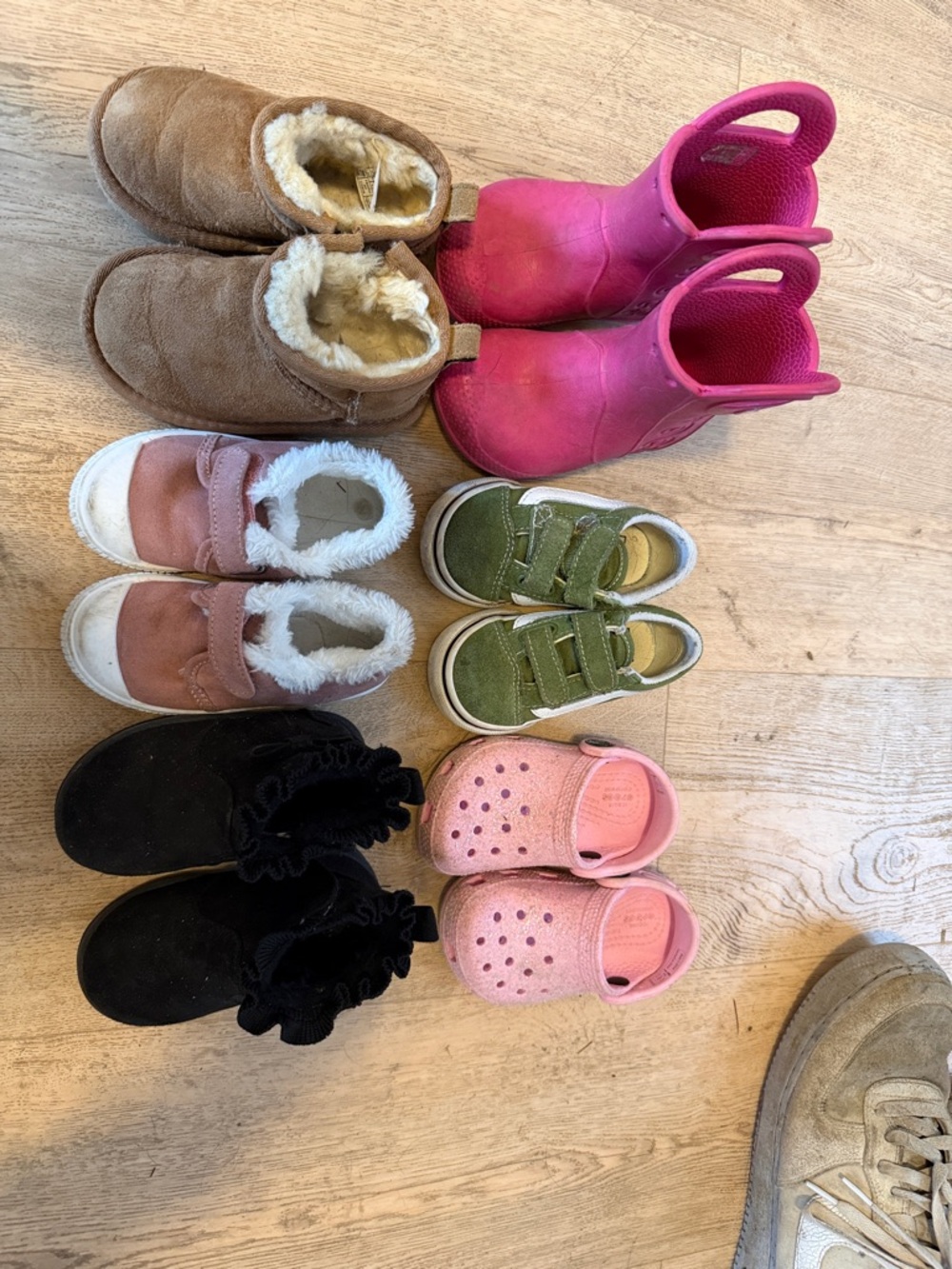 Mixed girls shoe lot, vans, Ugg’s, crocs sizes 5-6
